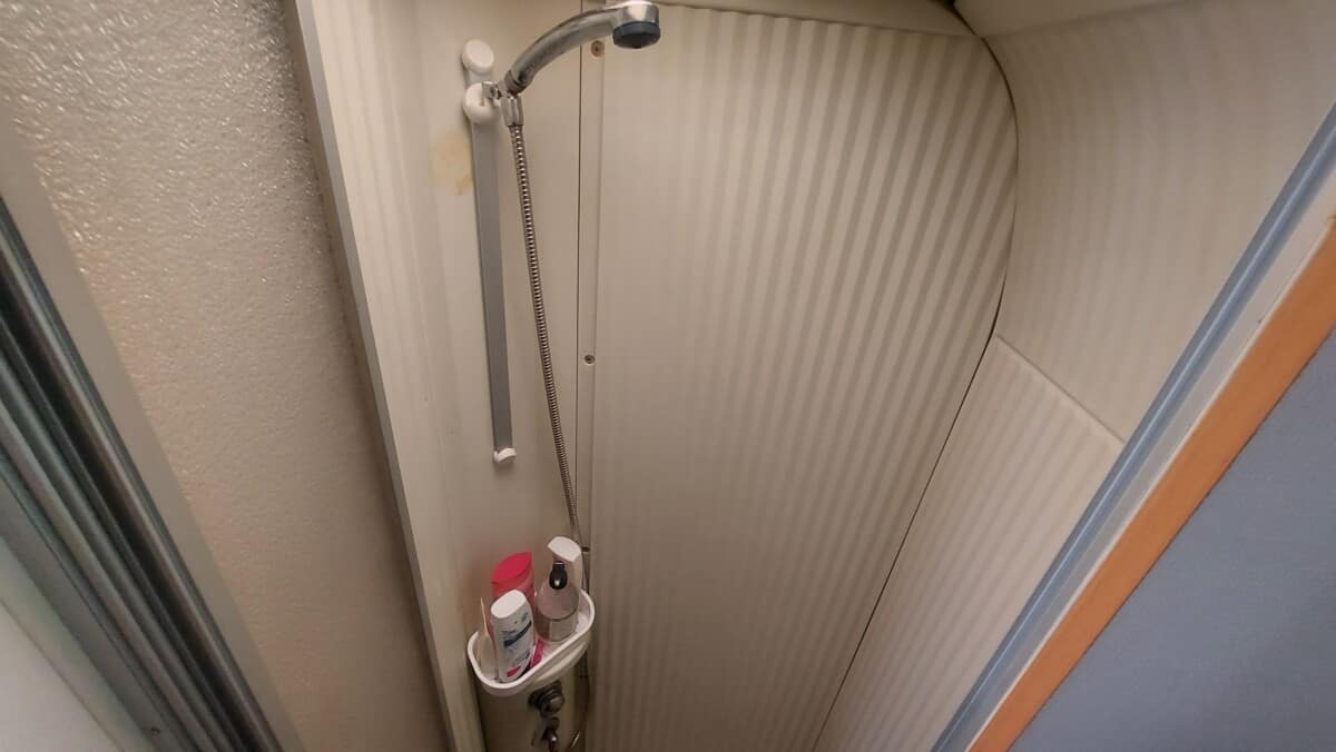 Do Motorhomes, RVs, and Caravans Have Hot Water? Motorhome King